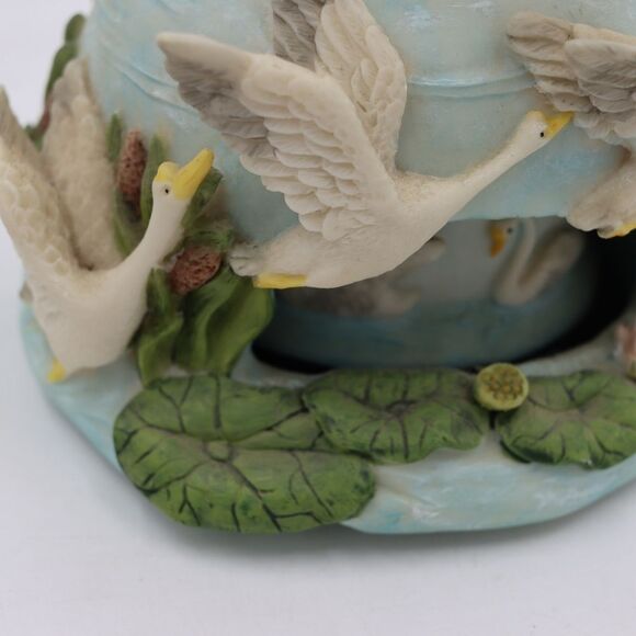 Sanyo Swans Spinning Water Globe Music Box Vintage - Picture 2 of 12